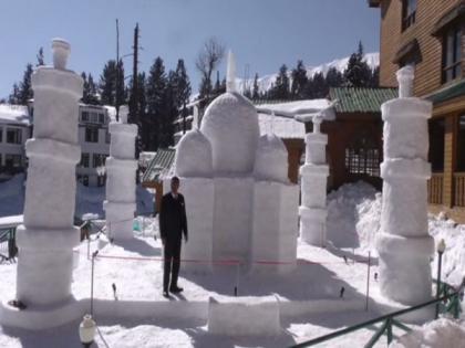 Snow sculpture of Taj Mahal, a new attraction for tourists at J-K's Gulmarg | Snow sculpture of Taj Mahal, a new attraction for tourists at J-K's Gulmarg