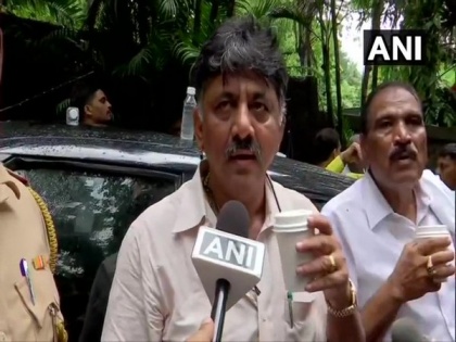 Hotel where rebels are lodged cancels Shivakumar's booking, he says they will call | Hotel where rebels are lodged cancels Shivakumar's booking, he says they will call