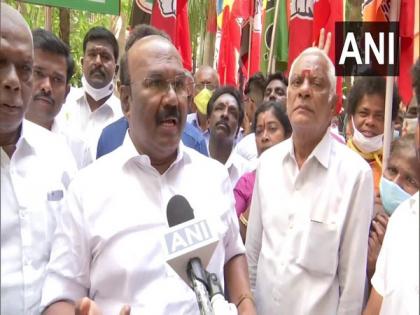 Madras HC grants conditional bail to ex-TN Minister Jayakumar in assault case | Madras HC grants conditional bail to ex-TN Minister Jayakumar in assault case Madras HC grants conditional bail to ex-TN Minister Jayakumar in assault case | Madras HC grants conditional bail to ex-TN Minister Jayakumar in assault case