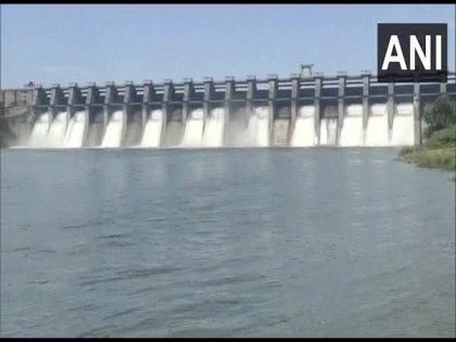 Maharashtra: Gates of Jayakwadi Dam opened following heavy rain in catchment area | Maharashtra: Gates of Jayakwadi Dam opened following heavy rain in catchment area