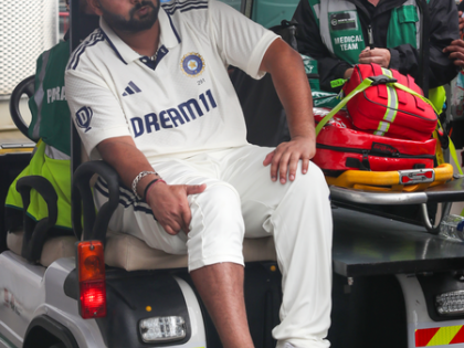 4th Test: Despite foot fracture, Pant still wishes to come out to bat at Old Trafford, reveal sources | 4th Test: Despite foot fracture, Pant still wishes to come out to bat at Old Trafford, reveal sources