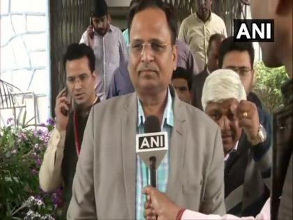 Delhi violence: Health Minister Satyendar Jain meets injured people at GTB Hospital | Delhi violence: Health Minister Satyendar Jain meets injured people at GTB Hospital