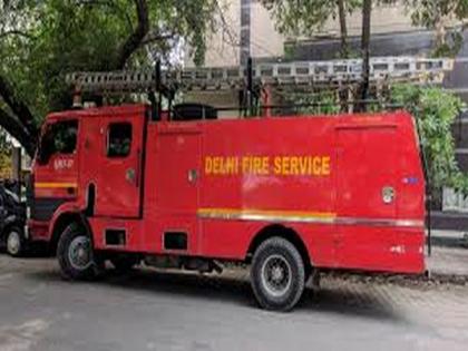 Delhi Fire department gets flooded with calls of 'oil rain' lashing city | Delhi Fire department gets flooded with calls of 'oil rain' lashing city Delhi Fire department gets flooded with calls of 'oil rain' lashing city | Delhi Fire department gets flooded with calls of 'oil rain' lashing city