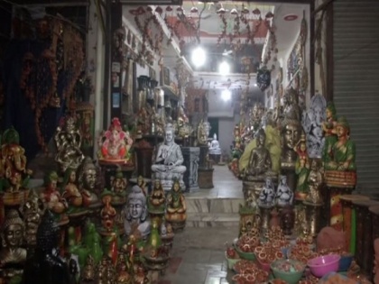 COVID-19: Potters in Delhi's Hauz Rani struggle to sell earthen lamps, other items ahead of Diwali | COVID-19: Potters in Delhi's Hauz Rani struggle to sell earthen lamps, other items ahead of Diwali
