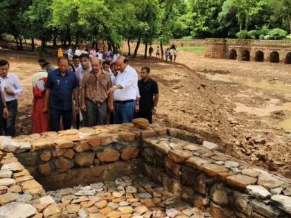 Rajon Ki Baoli restored into a water body, Delhi L-G expresses satisfaction | Rajon Ki Baoli restored into a water body, Delhi L-G expresses satisfaction