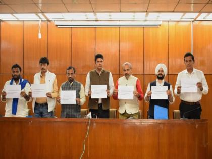 Delhi Assembly's Peace and Harmony Committee launches WhatsApp number, Email ID for people to file complaints against hate messages | Delhi Assembly's Peace and Harmony Committee launches WhatsApp number, Email ID for people to file complaints against hate messages