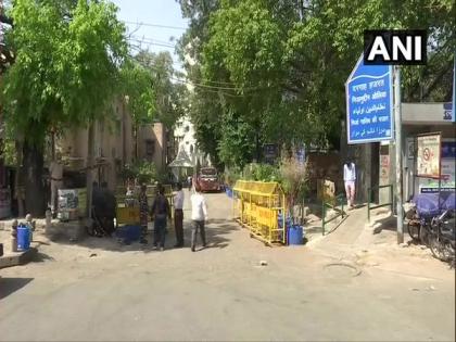 Security personnel, medical staff present in Delhi's Nizamuddin area amid lockdown | Security personnel, medical staff present in Delhi's Nizamuddin area amid lockdown Security personnel, medical staff present in Delhi's Nizamuddin area amid lockdown | Security personnel, medical staff present in Delhi's Nizamuddin area amid lockdown