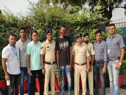 Delhi Police arrests Nigerian national for 'duping' man of Rs 5 lakh | Delhi Police arrests Nigerian national for 'duping' man of Rs 5 lakh Delhi Police arrests Nigerian national for 'duping' man of Rs 5 lakh | Delhi Police arrests Nigerian national for 'duping' man of Rs 5 lakh