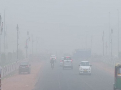 Delhi pollution: Thick smog engulfs India Gate, visibility at bare minimum levels | Delhi pollution: Thick smog engulfs India Gate, visibility at bare minimum levels
