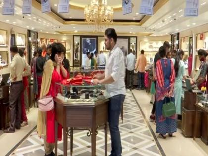 People throng markets in Nagpur on Dhanteras | People throng markets in Nagpur on Dhanteras People throng markets in Nagpur on Dhanteras | People throng markets in Nagpur on Dhanteras
