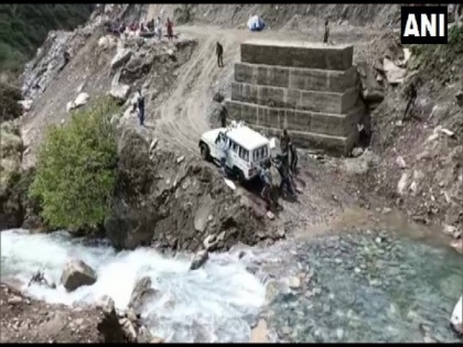 Uttarakhand: Locals, army personnel face hardship due to closure of road in Dharchula | Uttarakhand: Locals, army personnel face hardship due to closure of road in Dharchula
