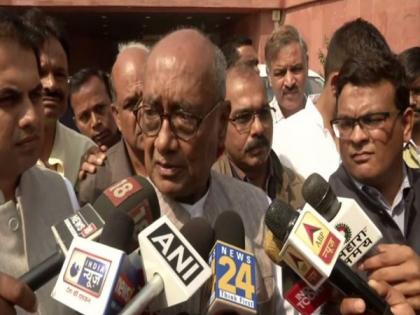 Digvijaya alleges BJP escorted 3 MP Congress MLAs, one Independent to Bengaluru | Digvijaya alleges BJP escorted 3 MP Congress MLAs, one Independent to Bengaluru Digvijaya alleges BJP escorted 3 MP Congress MLAs, one Independent to Bengaluru | Digvijaya alleges BJP escorted 3 MP Congress MLAs, one Independent to Bengaluru
