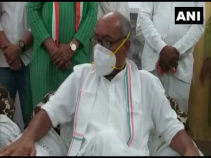 Population can be controlled by eradicating poverty, educating people: Digvijaya Singh over UP population control bill | Population can be controlled by eradicating poverty, educating people: Digvijaya Singh over UP population control bill