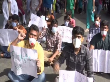 Doctors boycott duties, continues protest at Hyderabad's Gandhi Hospital | Doctors boycott duties, continues protest at Hyderabad's Gandhi Hospital