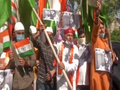 Dogra front protests with 'Jhanda uncha rahe hamara' slogan against Mehbooba's flag remark | Dogra front protests with 'Jhanda uncha rahe hamara' slogan against Mehbooba's flag remark