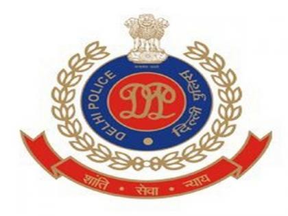 Body found hanging from tree in south Delhi | Body found hanging from tree in south Delhi Body found hanging from tree in south Delhi | Body found hanging from tree in south Delhi