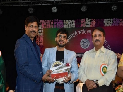 Raj Mahajan honoured with 'Sahitya Gaurav' award in Lucknow | Raj Mahajan honoured with 'Sahitya Gaurav' award in Lucknow