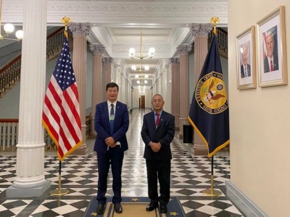Tibetan govt-in-exile President Lobsang Sangay visits White House, creates history | Tibetan govt-in-exile President Lobsang Sangay visits White House, creates history