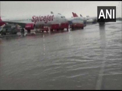 Delhi: Four domestic, one international flight diverted due to heavy rain | Delhi: Four domestic, one international flight diverted due to heavy rain