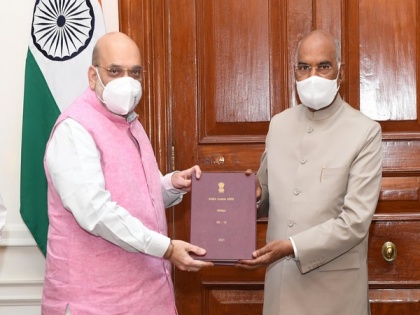 Shah presents parliamentary committee's report on Official Language to President Kovind | Shah presents parliamentary committee's report on Official Language to President Kovind