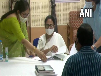 Mamata Banerjee files nomination for Bhabanipur by-poll | Mamata Banerjee files nomination for Bhabanipur by-poll