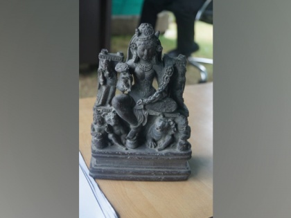 1200-year-old sculpture of Goddess Durga recovered by J-K Budgam police | 1200-year-old sculpture of Goddess Durga recovered by J-K Budgam police
