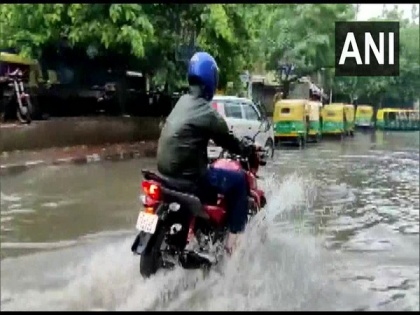 Waterlogging in parts of Delhi due to rains, traffic movement affected | Waterlogging in parts of Delhi due to rains, traffic movement affected