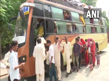98 Pakistani nationals return after being stranded in India for over a year due to COVID-19 restrictions | 98 Pakistani nationals return after being stranded in India for over a year due to COVID-19 restrictions