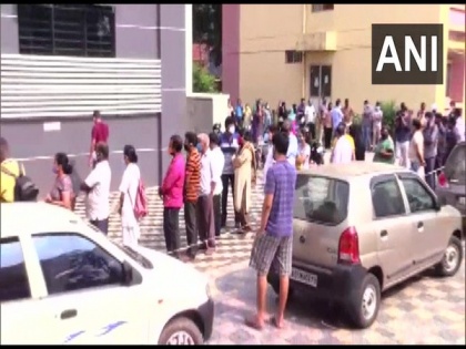 Queues grow outside vaccination centres in Mangaluru | Queues grow outside vaccination centres in Mangaluru