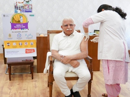 Khattar takes first dose of COVID-19 vaccine, urges people to do same | Khattar takes first dose of COVID-19 vaccine, urges people to do same