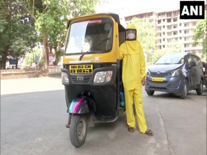 Mumbai teacher drives auto-rickshaw to ferry COVID-19 patients for free | Mumbai teacher drives auto-rickshaw to ferry COVID-19 patients for free