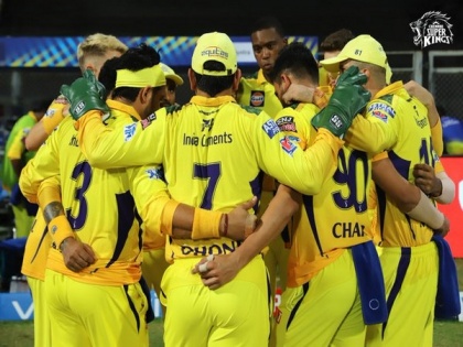 CSK fly Hussey into Chennai in air ambulance, Dhoni to leave for Ranchi today afternoon | CSK fly Hussey into Chennai in air ambulance, Dhoni to leave for Ranchi today afternoon