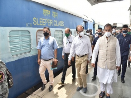 Railways offered 1500 coaches equipped with oxygen cylinders for Covid Treatment in Assam: Health Minister | Railways offered 1500 coaches equipped with oxygen cylinders for Covid Treatment in Assam: Health Minister
