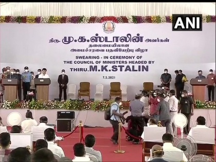 Stalin follows in Karunanidhi's footsteps, takes oath as CM in 'name of conscience' | Stalin follows in Karunanidhi's footsteps, takes oath as CM in 'name of conscience'