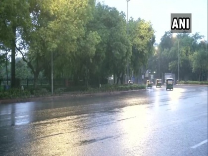 Delhi gets light spell of rain, thunderstorm predicted | Delhi gets light spell of rain, thunderstorm predicted