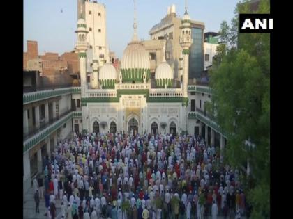 People celebrate Eid-ul-Fitr at home across country, COVID-19 norms flouted in Amritsar | People celebrate Eid-ul-Fitr at home across country, COVID-19 norms flouted in Amritsar