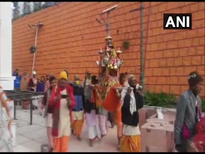 Amid COVID surge, portals of Gangotri Dham opens in Uttarakhand | Amid COVID surge, portals of Gangotri Dham opens in Uttarakhand