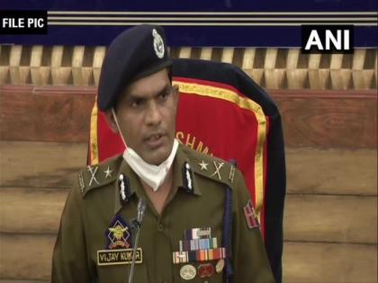 Rifle recovered from terrorist slain in Sopore encounter was snatched from security forces in Lawaypora attack: IGP Kashmir | Rifle recovered from terrorist slain in Sopore encounter was snatched from security forces in Lawaypora attack: IGP Kashmir