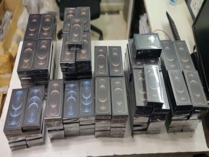 iPhones worth Rs 3.19 cr seized by Delhi Customs | iPhones worth Rs 3.19 cr seized by Delhi Customs
