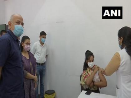 Manish Sisodia reviews facilities at Delhi's COVID vaccination centre for international travellers | Manish Sisodia reviews facilities at Delhi's COVID vaccination centre for international travellers