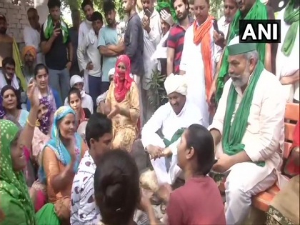 Tikait on dharna in Haryana's Fatehabad, demands release of arrested farmers | Tikait on dharna in Haryana's Fatehabad, demands release of arrested farmers