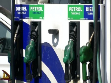 Fuel prices continue to soar across India, petrol at Rs 101.52 per litre in Mumbai | Fuel prices continue to soar across India, petrol at Rs 101.52 per litre in Mumbai