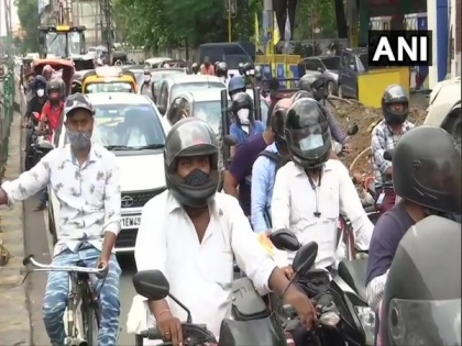 After ease in lockdown, heavy traffic at Andhra-Telangana border | After ease in lockdown, heavy traffic at Andhra-Telangana border