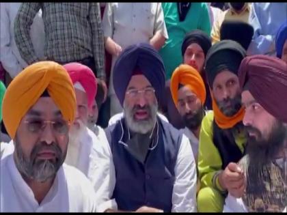 Amit Shah assured abducted Sikh girls in J-K will soon return to families: Manjinder Sirsa | Amit Shah assured abducted Sikh girls in J-K will soon return to families: Manjinder Sirsa Amit Shah assured abducted Sikh girls in J-K will soon return to families: Manjinder Sirsa | Amit Shah assured abducted Sikh girls in J-K will soon return to families: Manjinder Sirsa