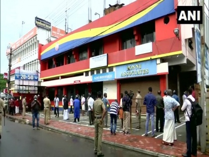 Kerala: Liquor shops witness long queues after lockdown curbs ease | Kerala: Liquor shops witness long queues after lockdown curbs ease