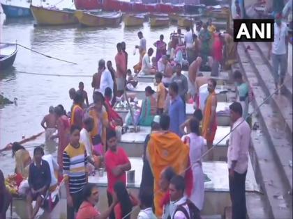 Devotees take holy dip in river Ganga on Ganga Dussehra | Devotees take holy dip in river Ganga on Ganga Dussehra