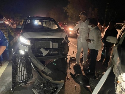 Telangana minister's convoy meets with accident, one injured | Telangana minister's convoy meets with accident, one injured