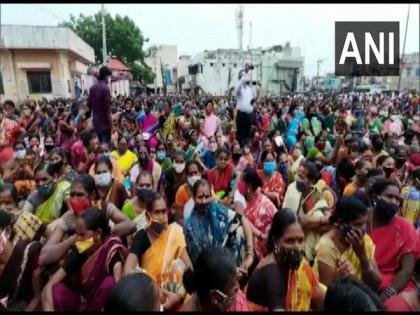 Social distancing norms violated at Andhra Minister's meeting with state govt scheme beneficiarie | Social distancing norms violated at Andhra Minister's meeting with state govt scheme beneficiarie Social distancing norms violated at Andhra Minister's meeting with state govt scheme beneficiarie | Social distancing norms violated at Andhra Minister's meeting with state govt scheme beneficiarie