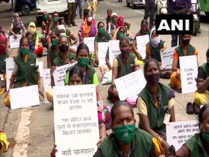 Maharashtra: Sanitation workers stage protest in Pune demanding contract extension, insurance | Maharashtra: Sanitation workers stage protest in Pune demanding contract extension, insurance