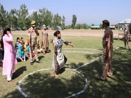 Women candidates take physical tests for recruitment into J-K Police battalions | Women candidates take physical tests for recruitment into J-K Police battalions